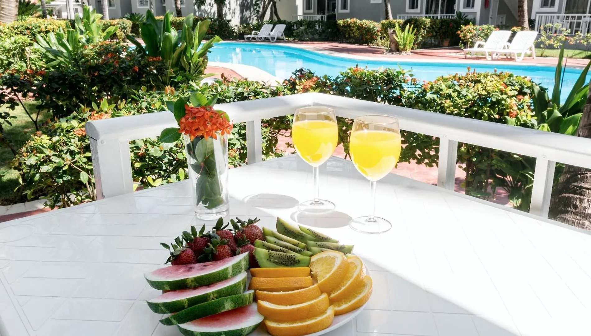 Tropicana Suites Deluxe Beach Club And Pool - Playa Los Corales Punta Cana