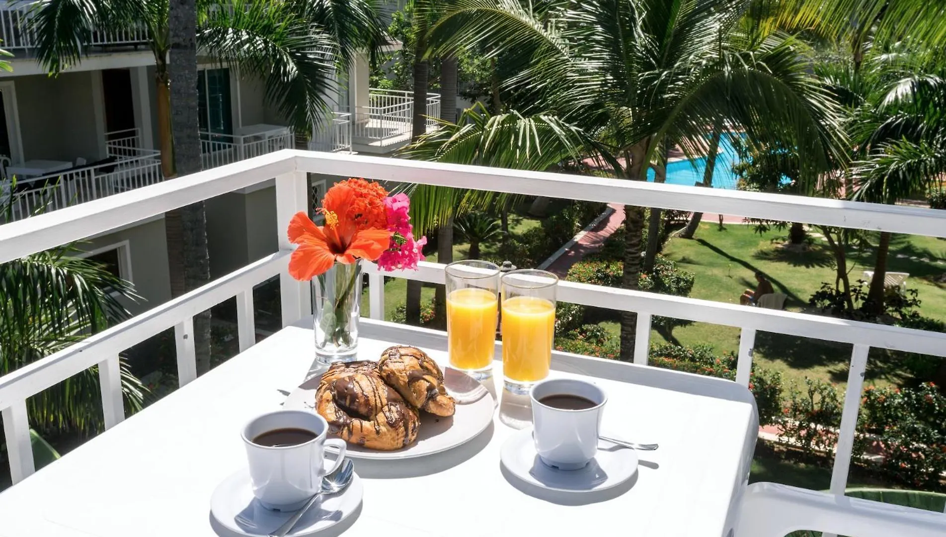 Tropicana Suites Deluxe Beach Club And Pool - Playa Los Corales Punta Cana 5*,